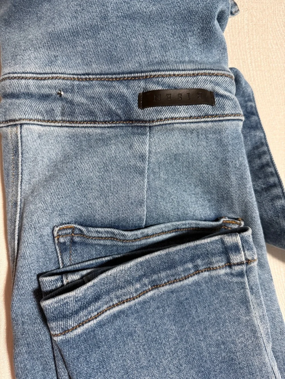 RISEN los ángeles High-Waist Paperbag Blue Jeans with Tie Belt - Women. - Picture 11 of 16